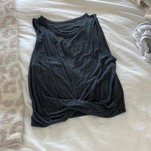 Alo twist front crop tank